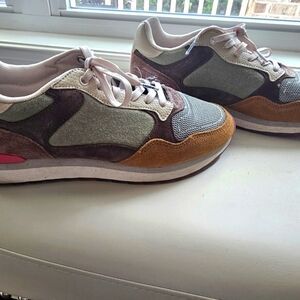 Multi-color Low-Top Sneakers with Textured Detailing